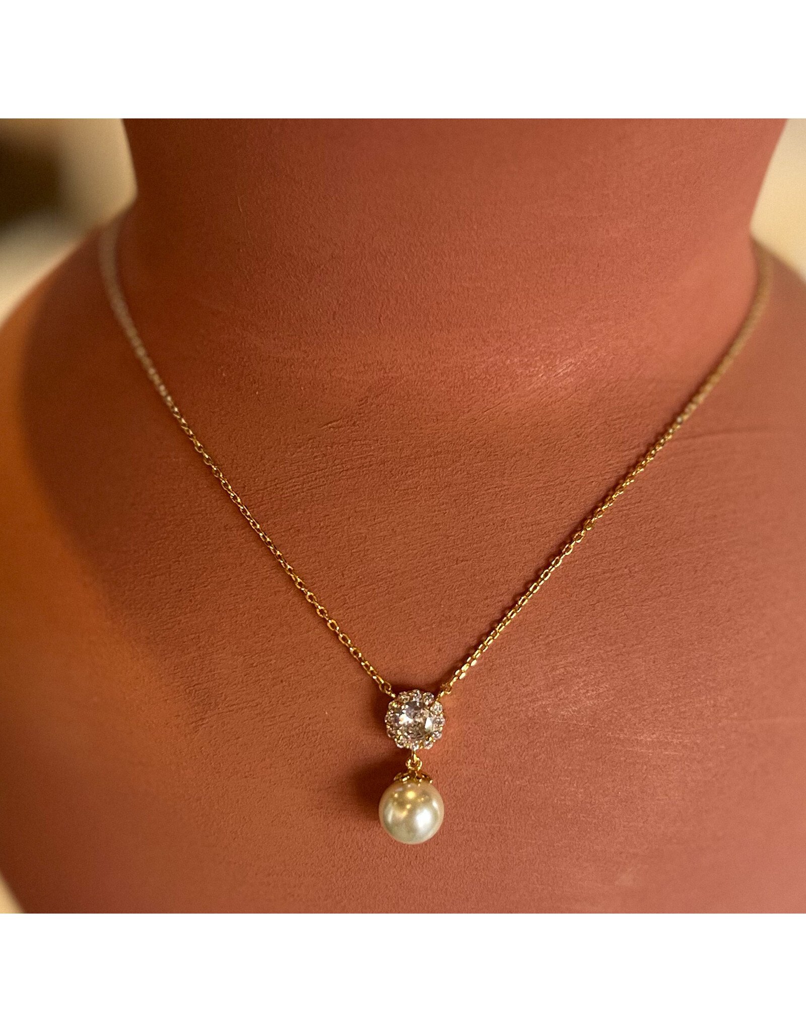 ELUNED PEARL DROP NECKLACE