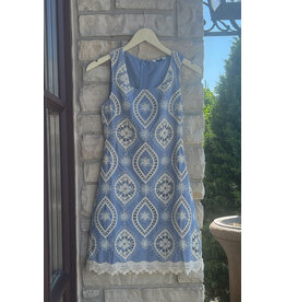 ZOE AND CLAIRE EILEITHA EMBROIDERED SHORT SHIFT DRESS