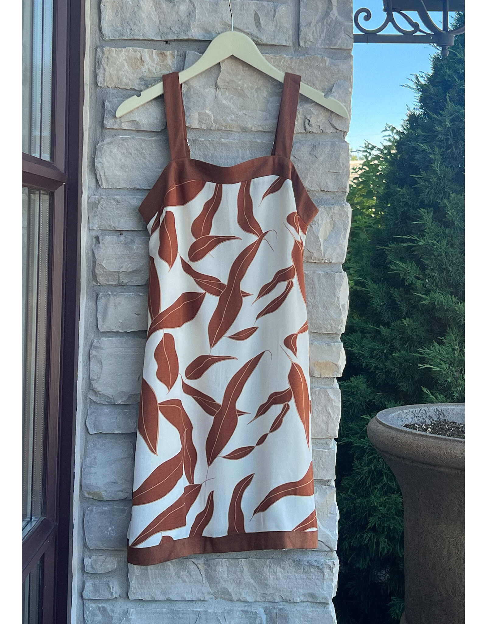 MAALI SLEEVELESS PRINTED DRESS
