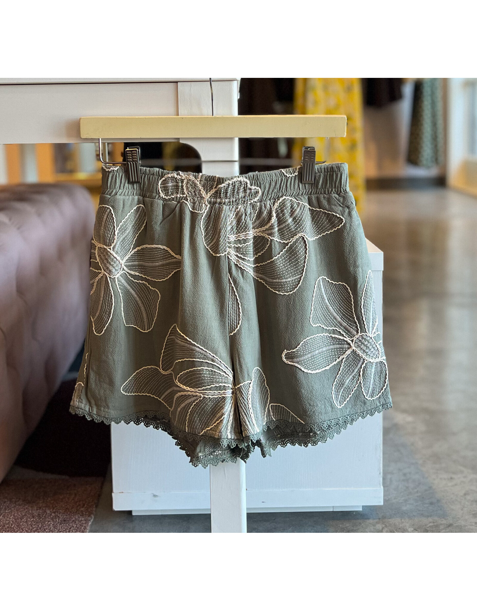 BECKA FLORAL EMBROIDERED LINEN SHORT