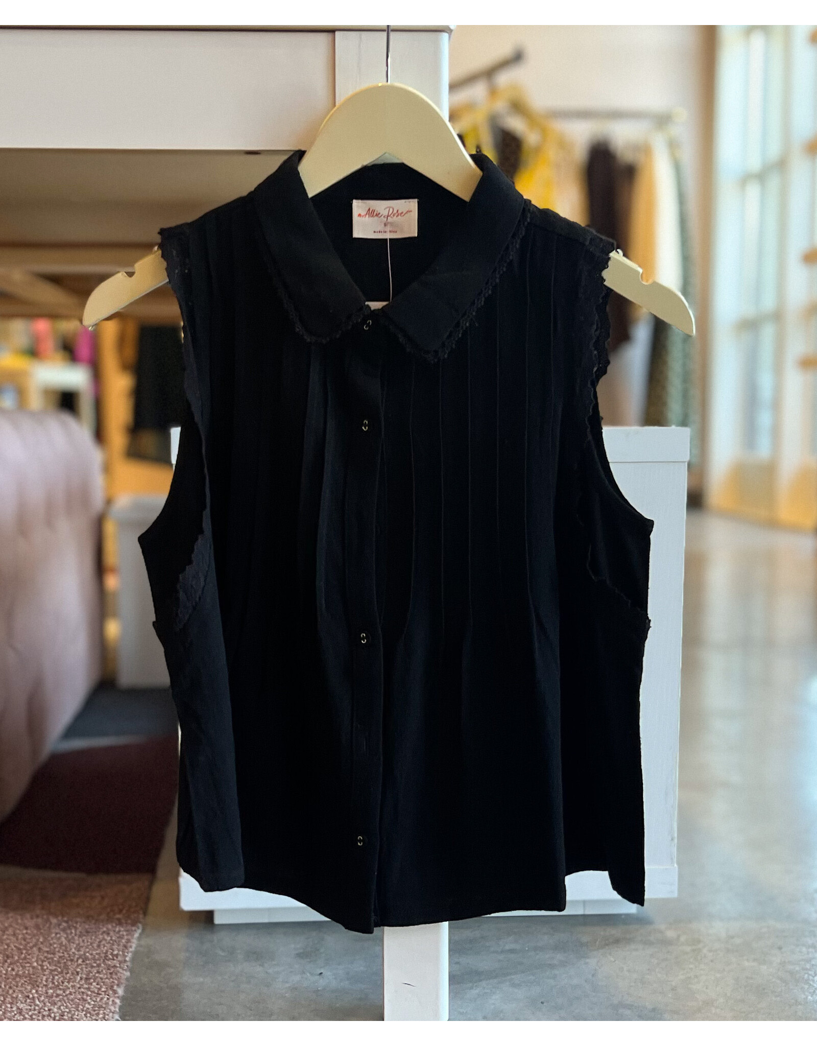 ADJATAY SLEEVELESS COLLARED SHIRT