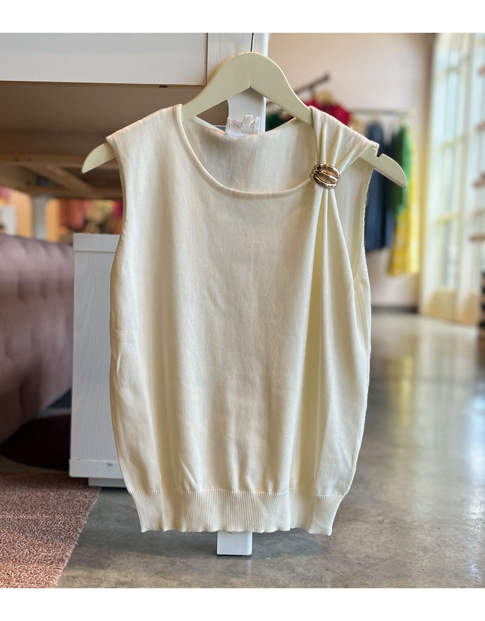 ACCALIA ASYMMETRICAL SLVLESS TOP