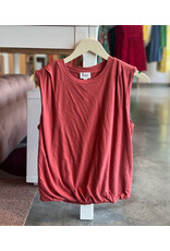 EFFRAT SLVLESS BUBBLE HEM TEE