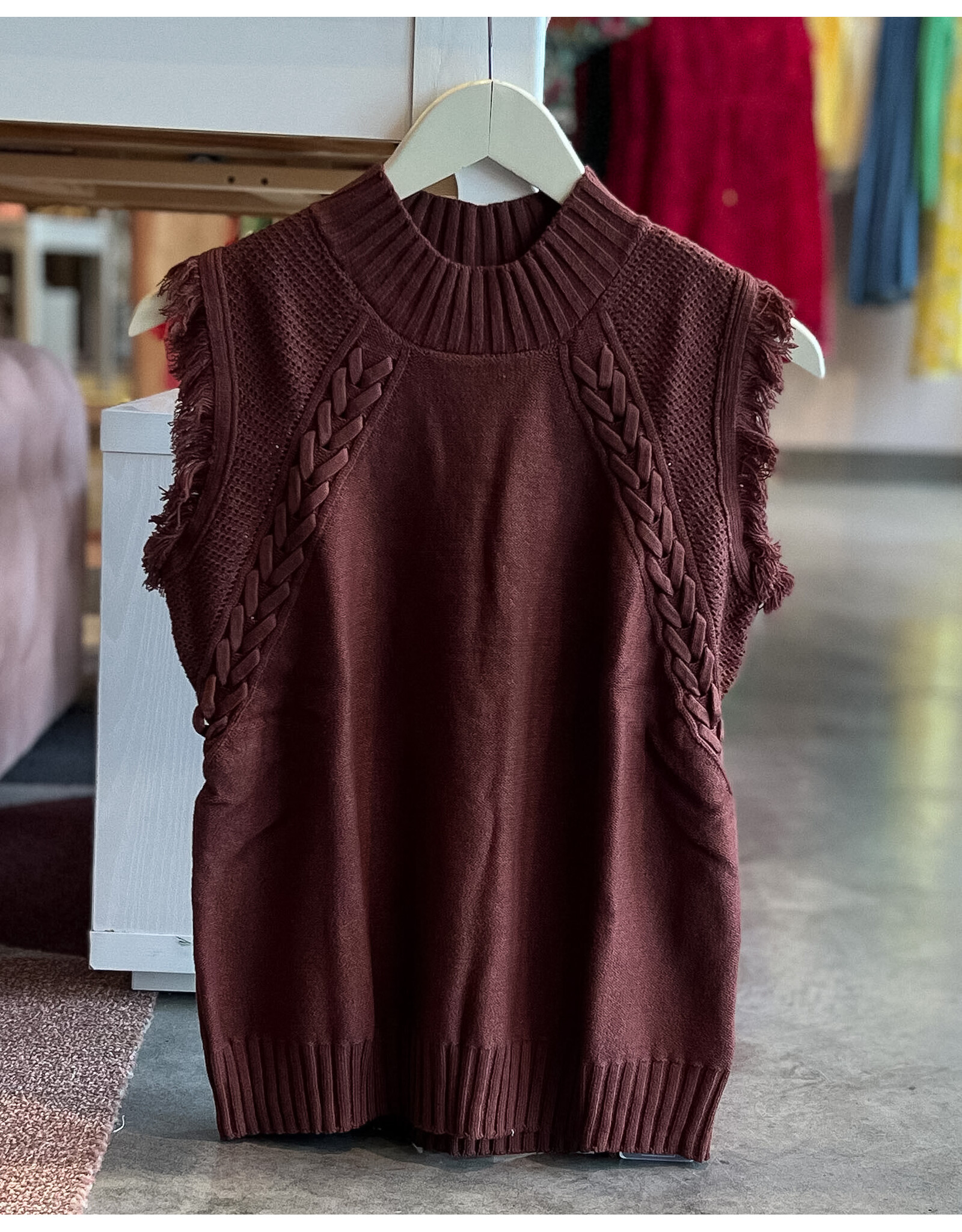 LEAL TASSEL SLEEVELESS SWEATER VEST