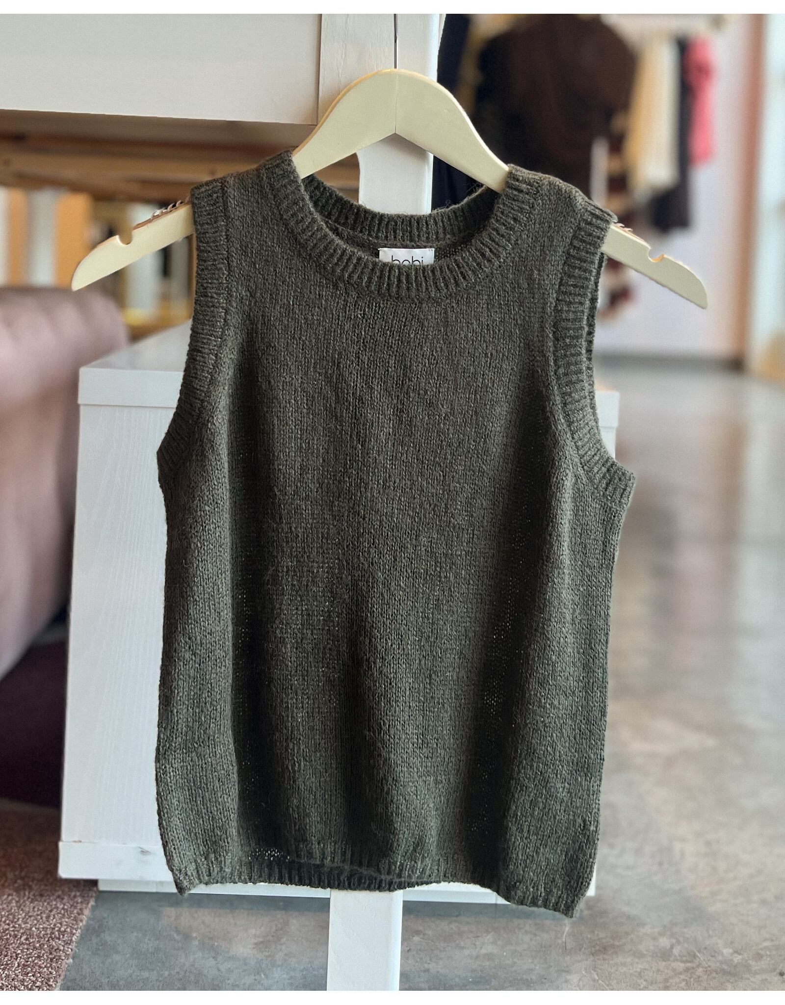 BLAIR SLVLESS TOP