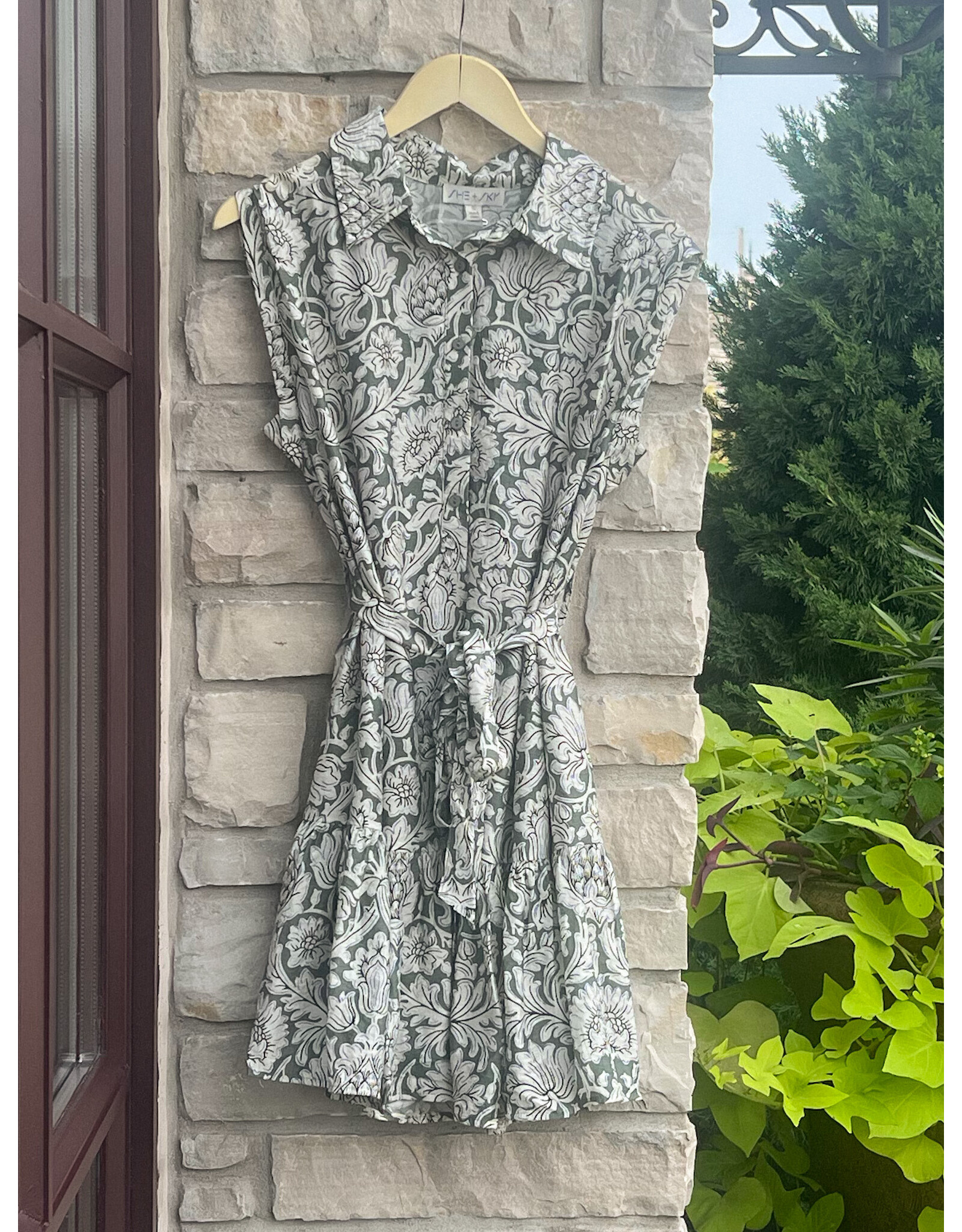 OLUINA SLEEVELESS COLLARED MINI DRESS