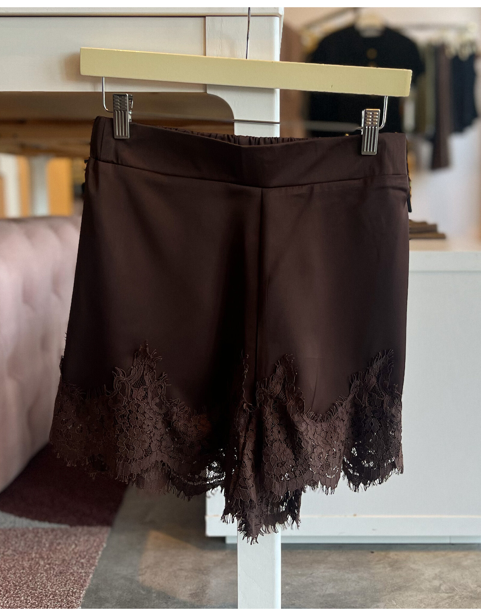 ALAZNE SATIN SHORT WITH LACE TRIM