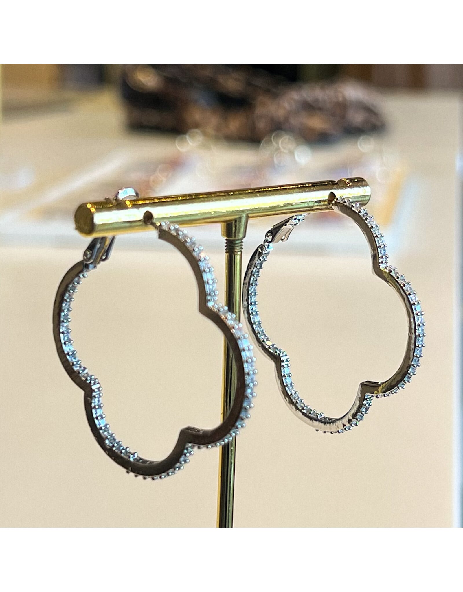 BENITO LG PAVE CLOVER HOOP