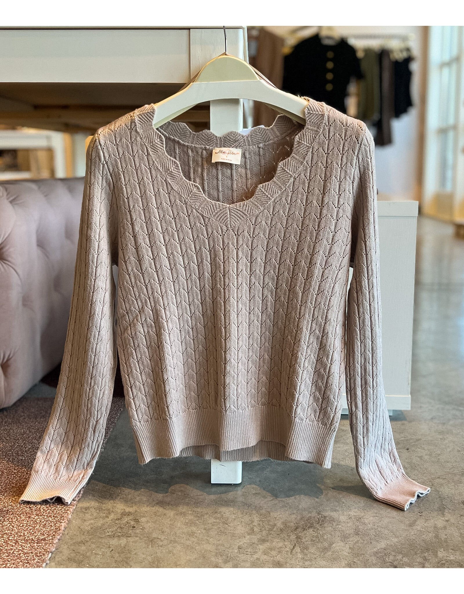 IGONE SCALLOP V NECK SWEATER