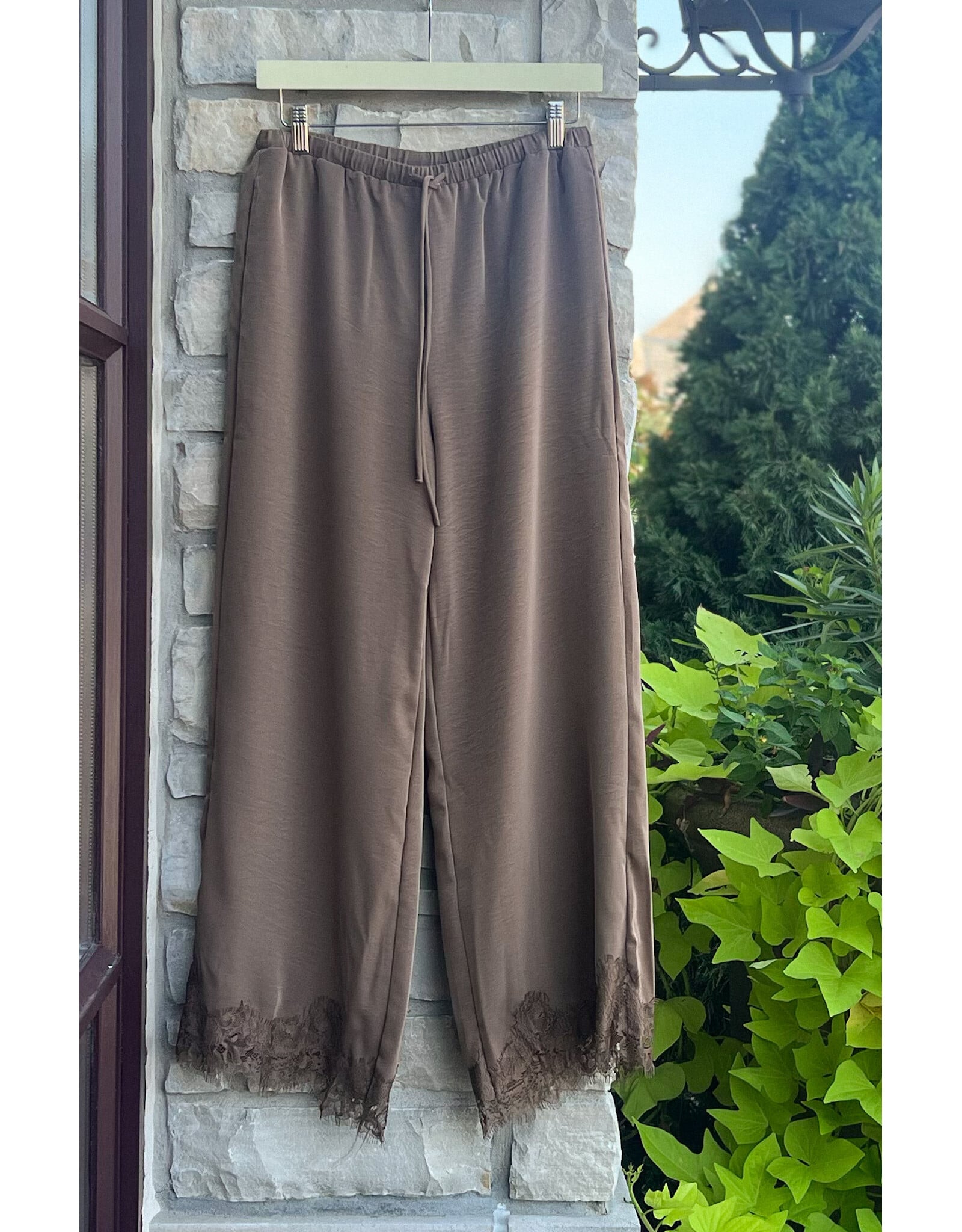 LUCCA LACE HEM PANT