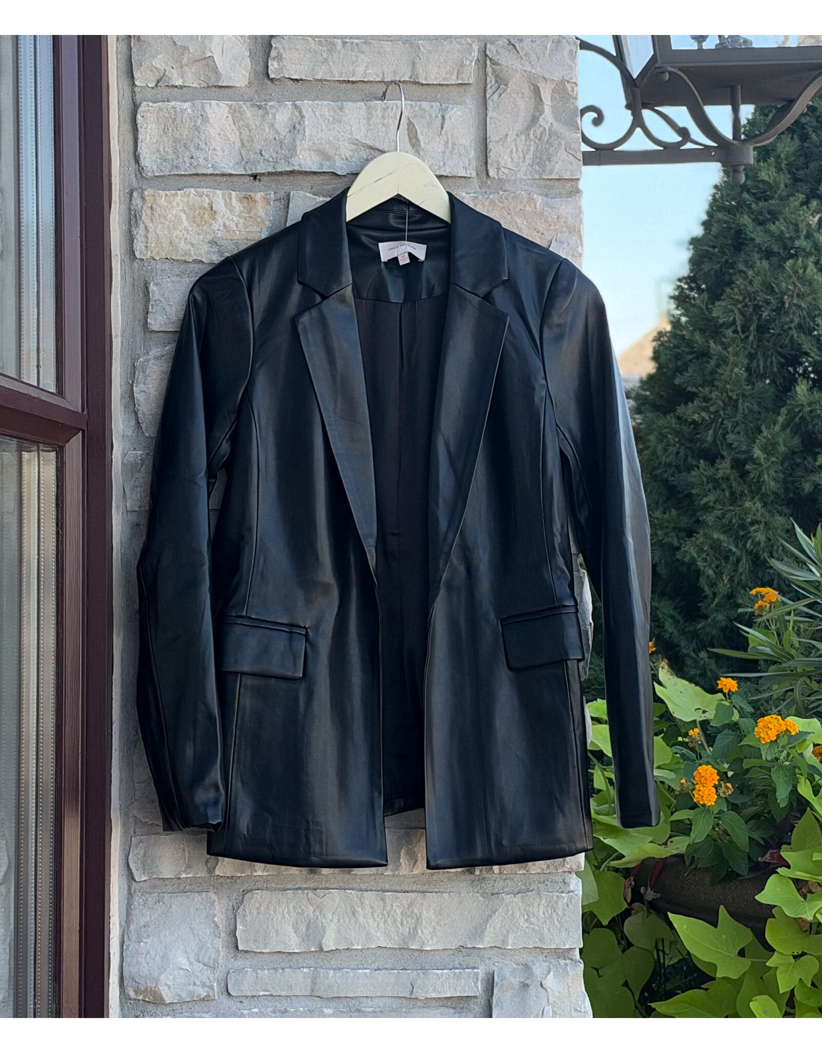 DEUNORO FAUX LEATHER BLAZER