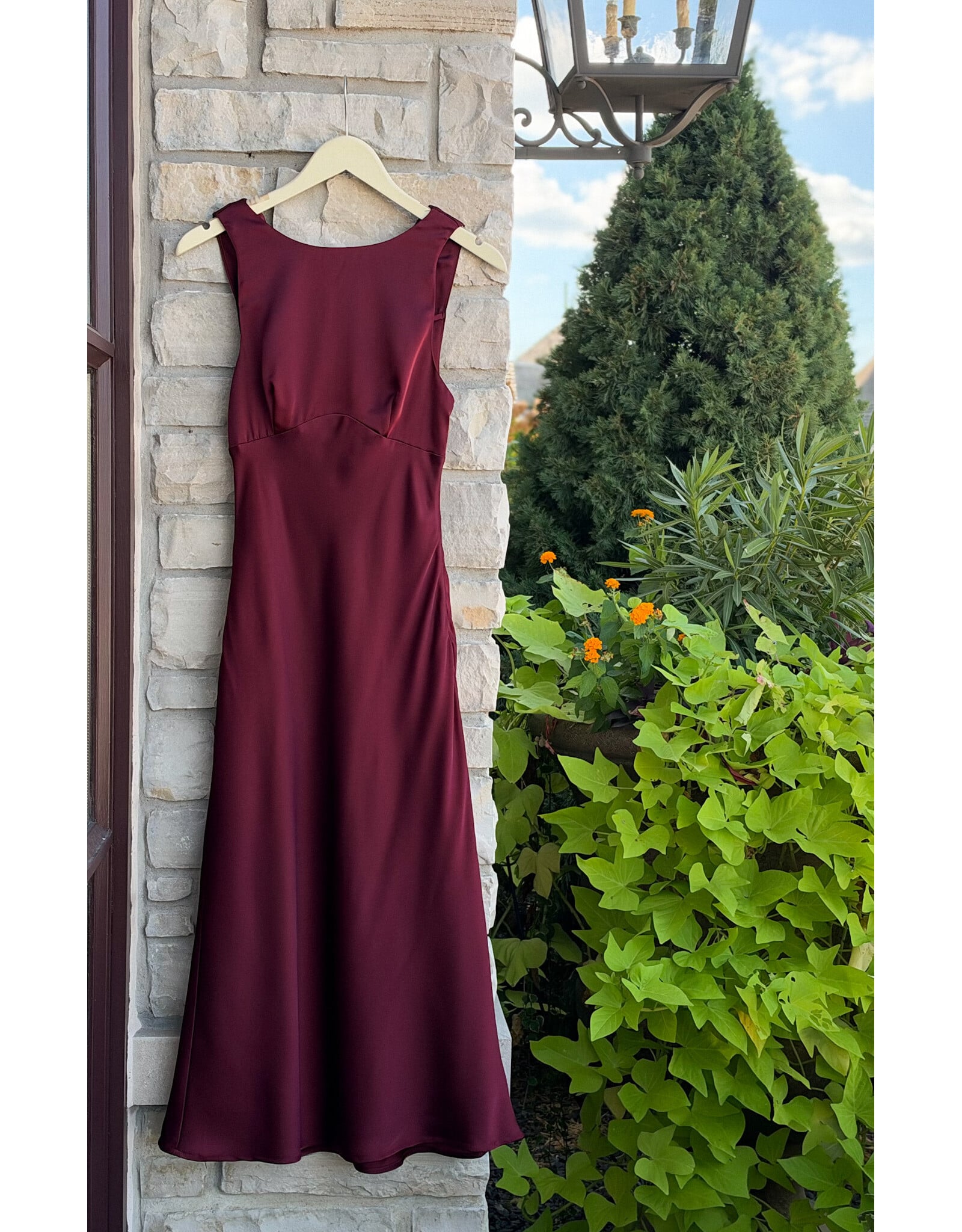 NUIN SLEEVELESS SATIN DRESS