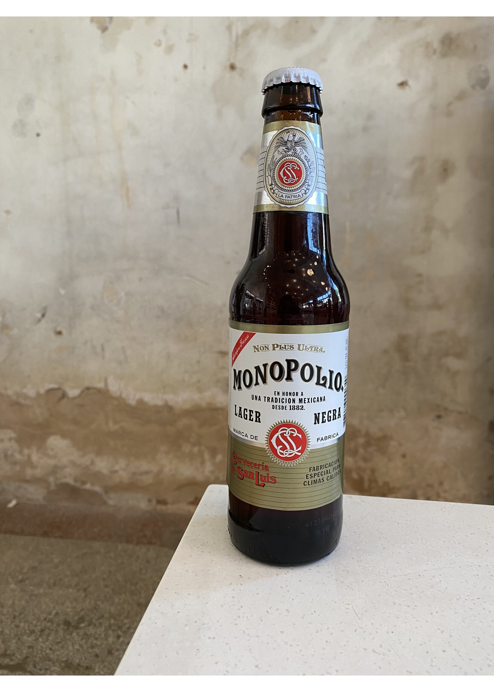 Monopolio Lager Negra 12oz.