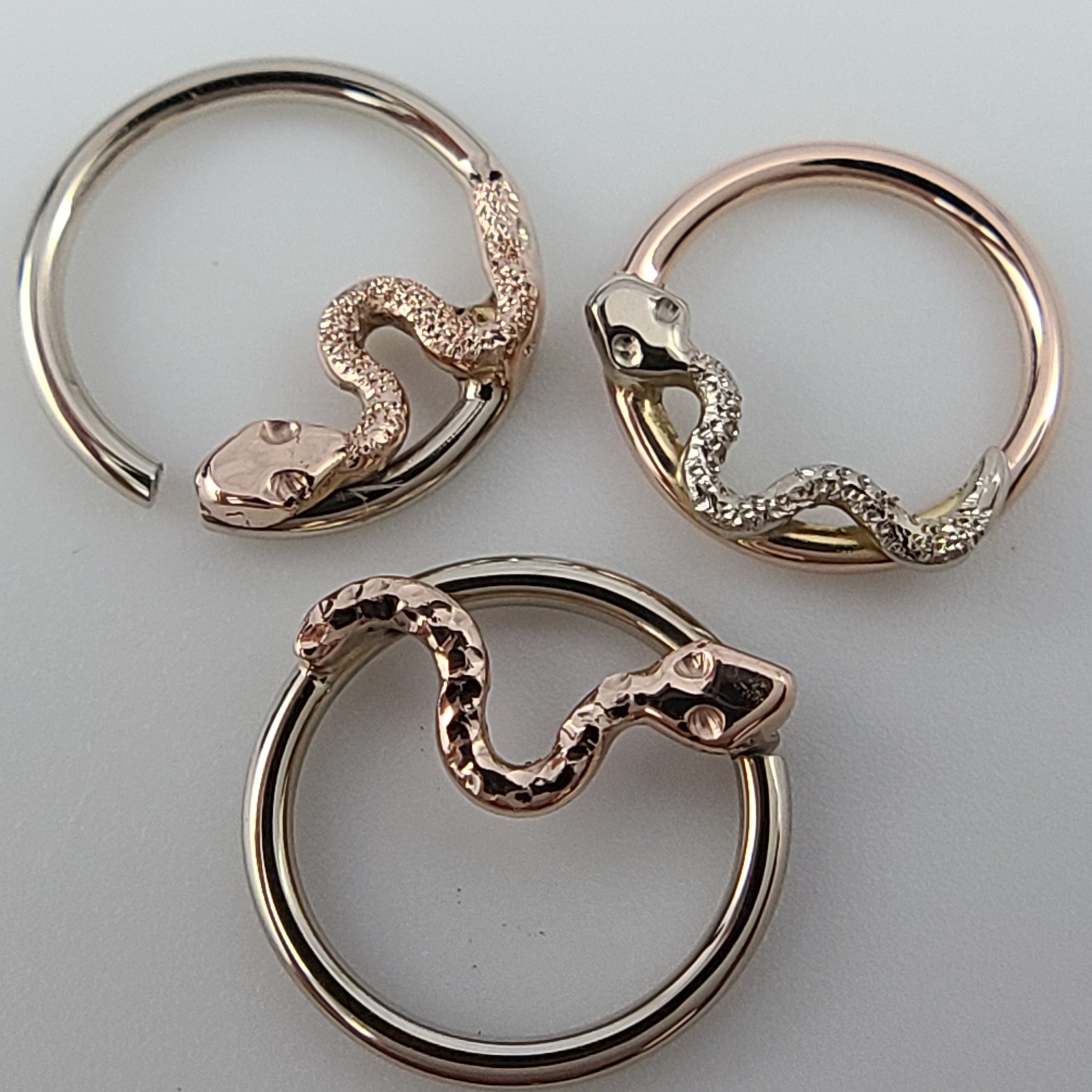 Snake Seam Ring in Gold-1