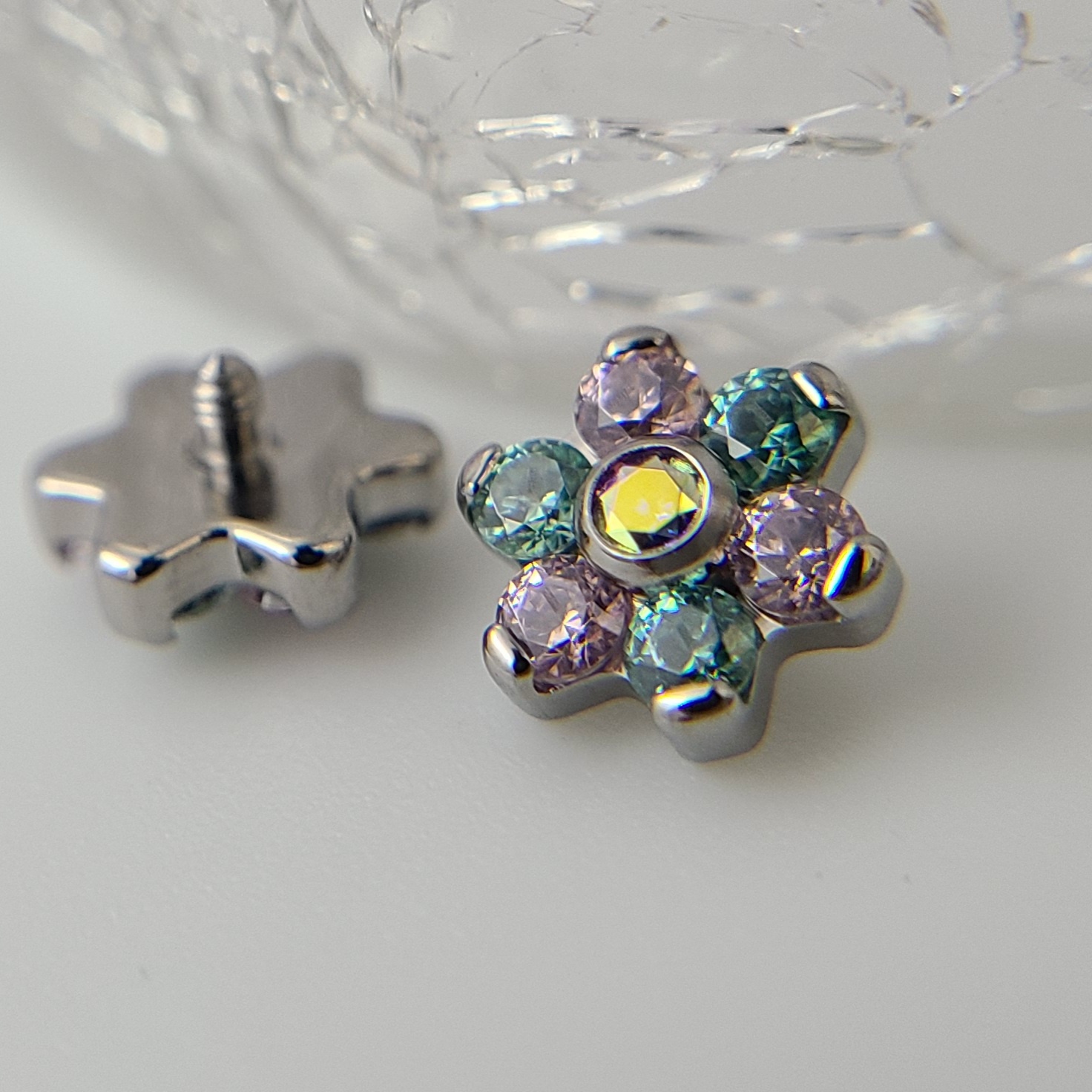 Gem Flower in Titanium - 2.0mm gems - 14g Threaded-3