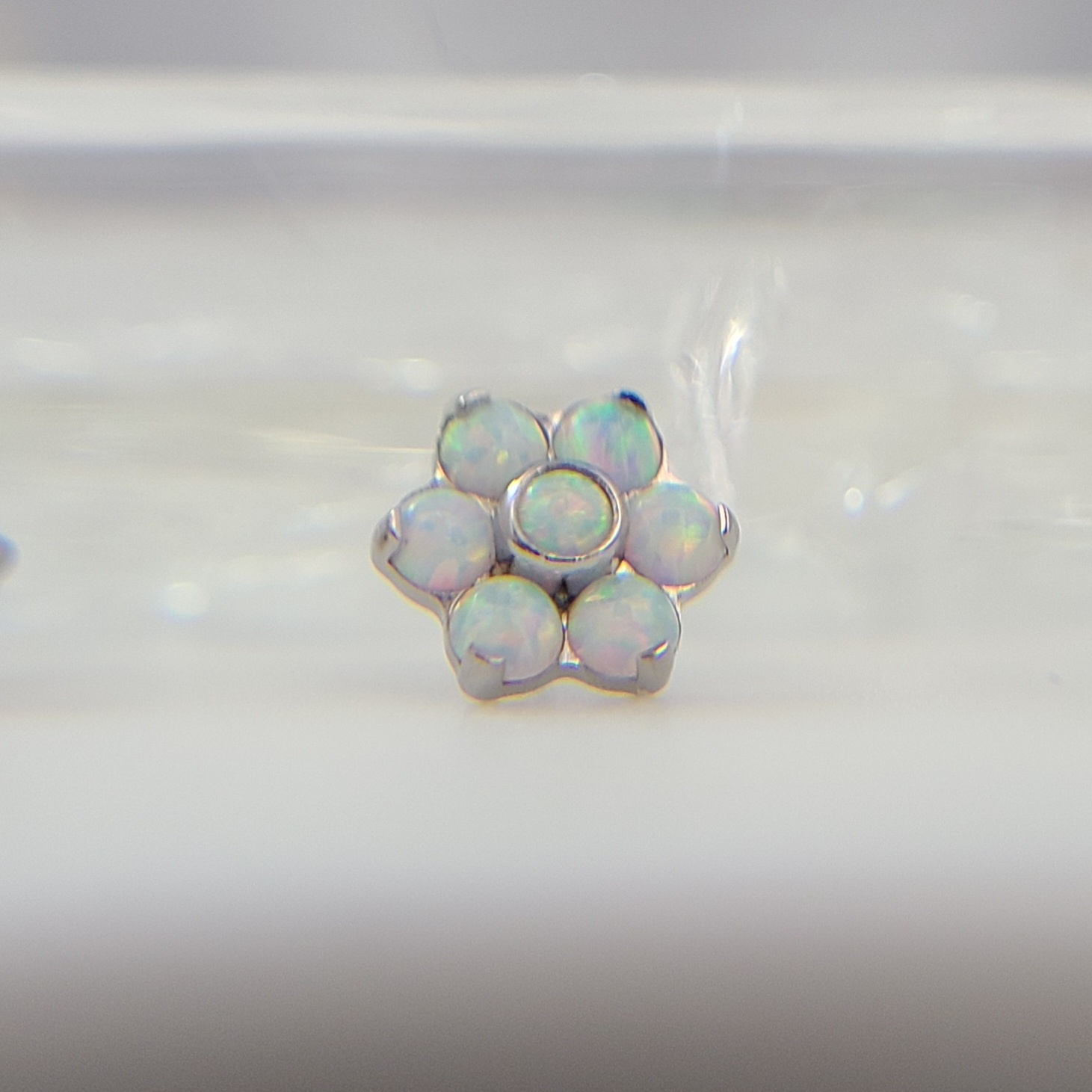 Gem Flower in Titanium - 2.0mm gems - 14g Threaded-6
