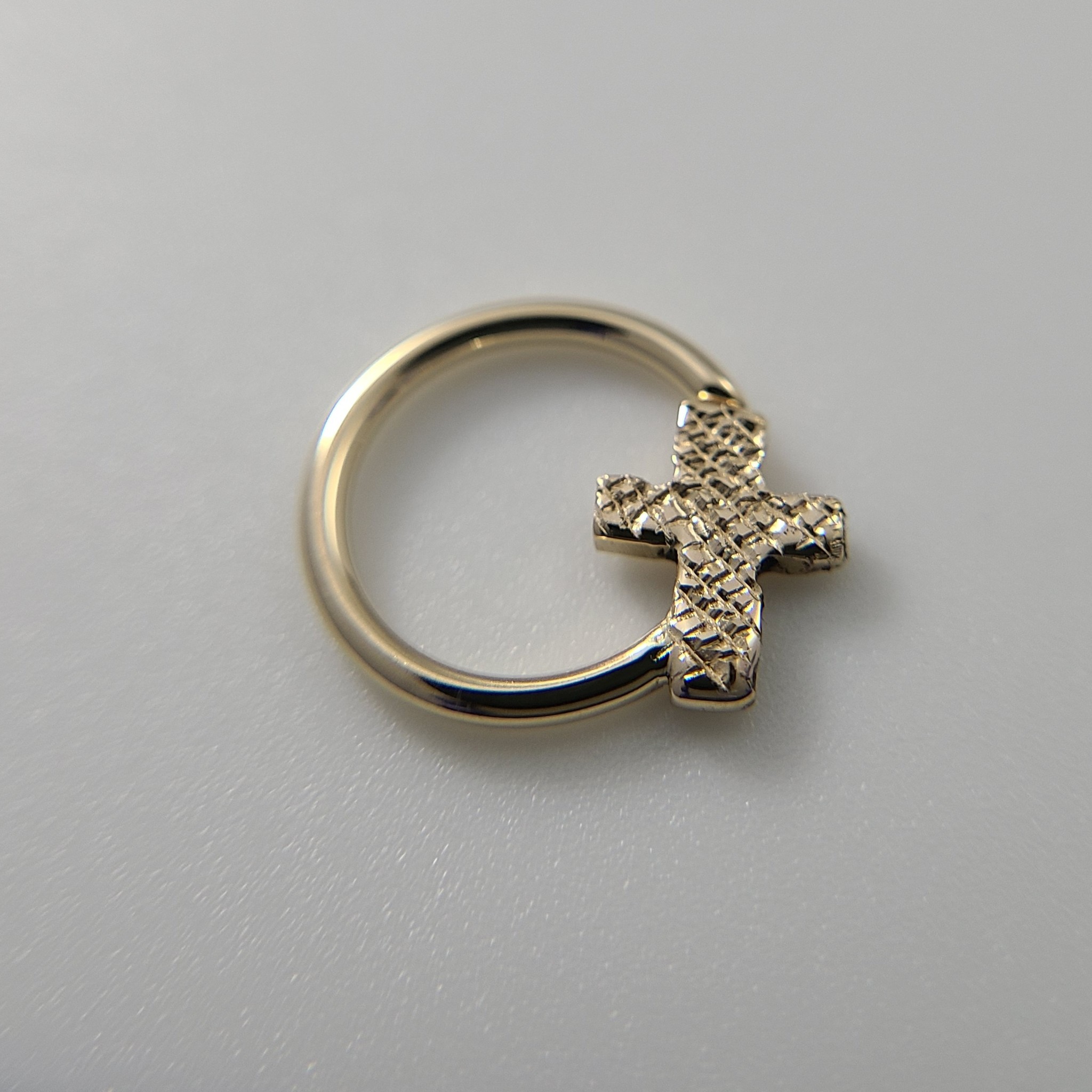 Faith Daith Cross Seam ring in Gold-1