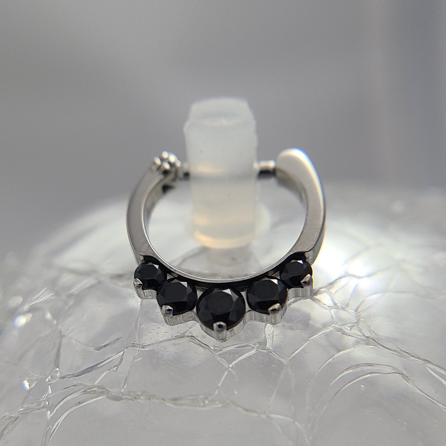 Septum Clicker with Five Black Gems in Prong Setting – Esoteric