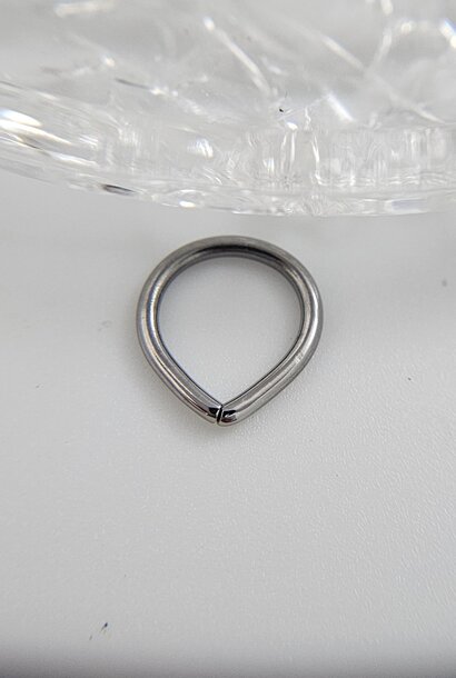 Teardrop Seam Ring in Niobium