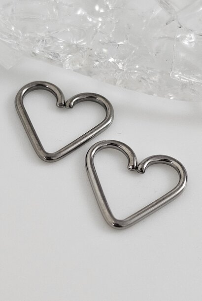 Daith Heart Seam Ring in Niobium