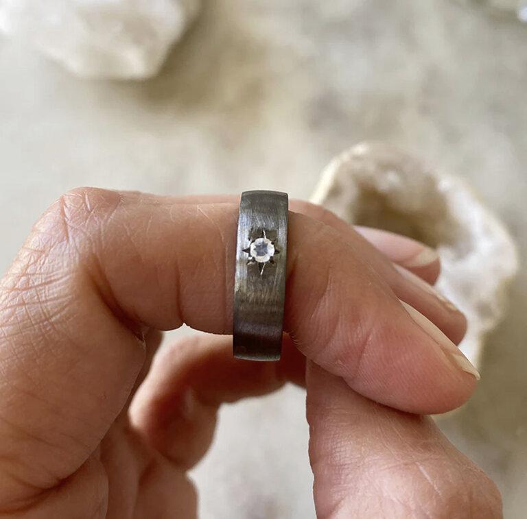 ROBINDIRA UNSWORTH LYRA GYPSY MOONSTONE RING SIZE 7