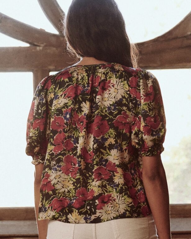 THE GREAT PONDER TOP IN GARDEN FLORAL