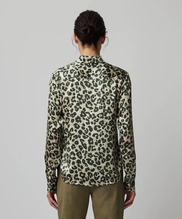 ATM SILK CHARMEUSE SLIM FIT SHIRT IN LEOPARD