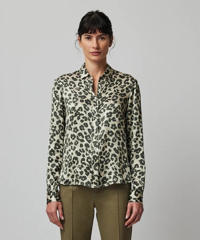 ATM SILK CHARMEUSE SLIM FIT SHIRT IN LEOPARD