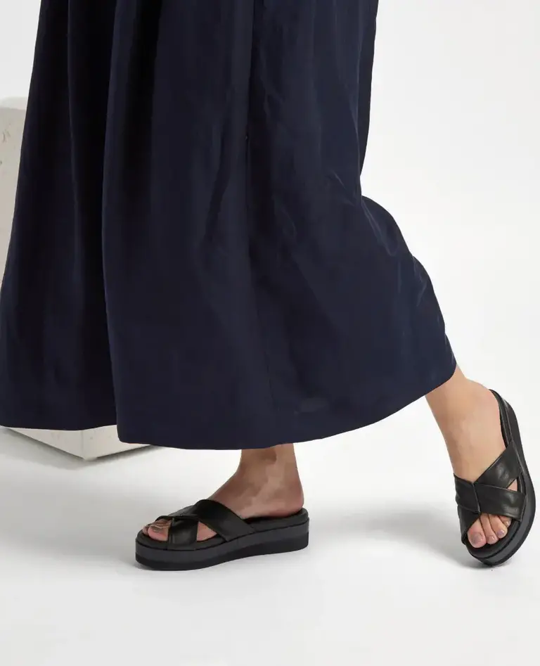 COCLICO DOT WEDGE IN BLACK LEATHER