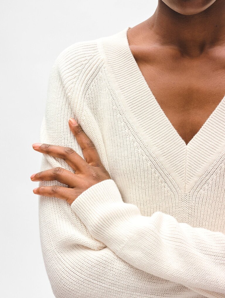 WHITE AND WARREN FINE COTTON RIB TRIM V-NECK