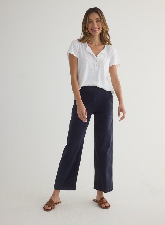 BELLA DAHL CLEAN FRONT WIDE CROP IN NAVY