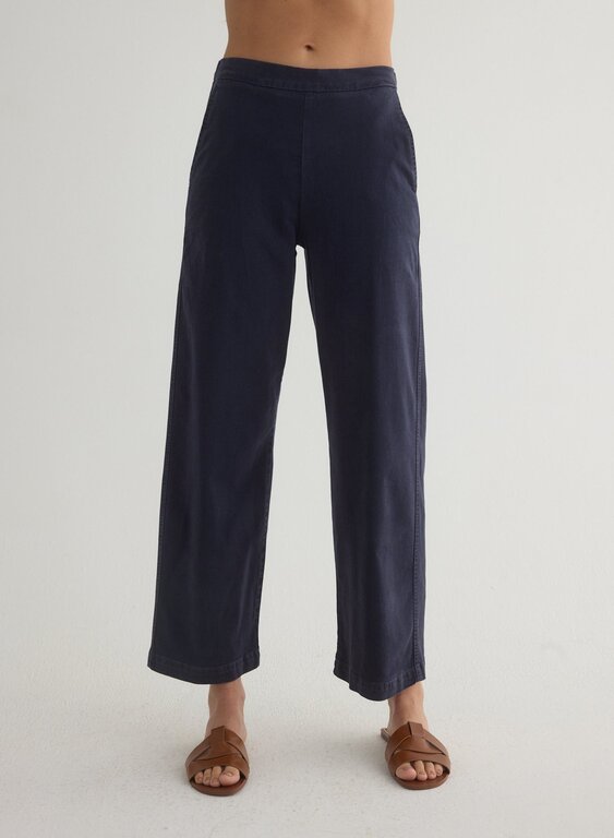 BELLA DAHL CLEAN FRONT WIDE CROP IN NAVY