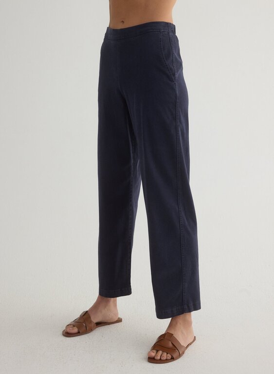 BELLA DAHL CLEAN FRONT WIDE CROP IN NAVY