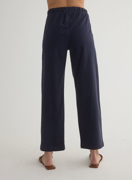 BELLA DAHL CLEAN FRONT WIDE CROP IN NAVY