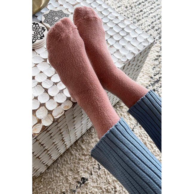 LE BON SHOPPE CLOUD SOCKS IN WHITE AND MULBERRY