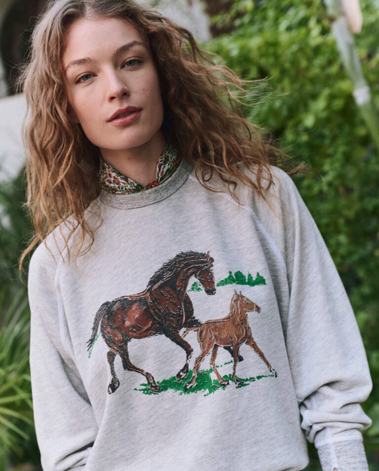THE GREAT COLLEGE SWEATSHIRT WITH RUNNING HORSES