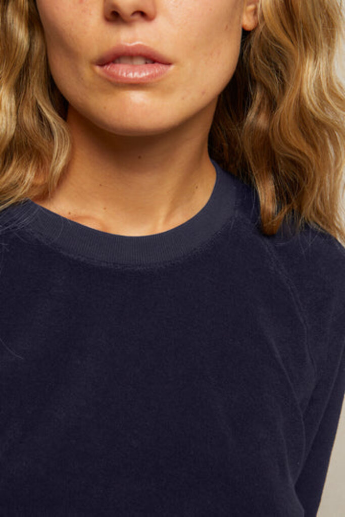 PERFECT WHITE TEE SAYLOR LOOP TERRY SWEATSHIRT IN NAVY
