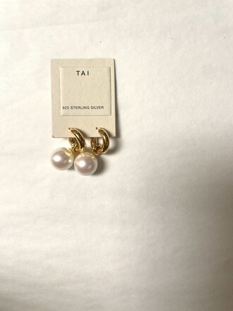 TAI JEWELRY CHUBBY GOLD HUGGIE W/ROUND PEARL CHARM