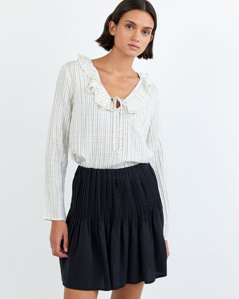 BELLA DAHL TIE RUFFLE NECK TOP IN ECRU/BLACK