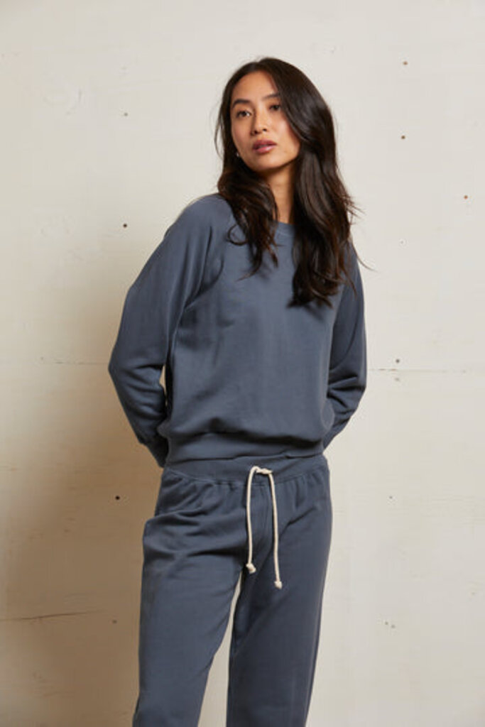 PERFECT WHITE TEE PALMER BEACH FLEECE CREW NECK SWEATSHIRT IN NIGHT