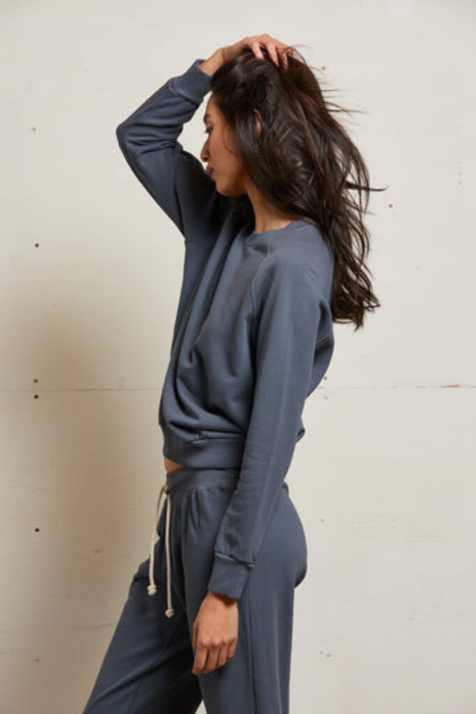 PERFECT WHITE TEE PALMER BEACH FLEECE CREW NECK SWEATSHIRT IN NIGHT