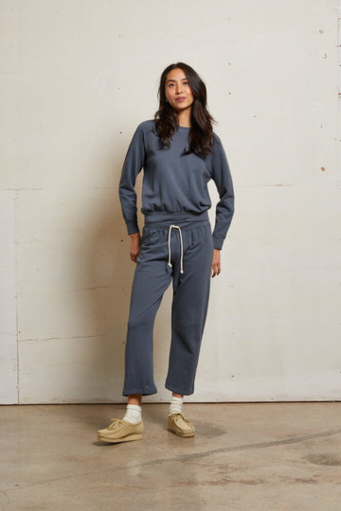 PERFECT WHITE TEE PALMER BEACH FLEECE CREW NECK SWEATSHIRT IN NIGHT