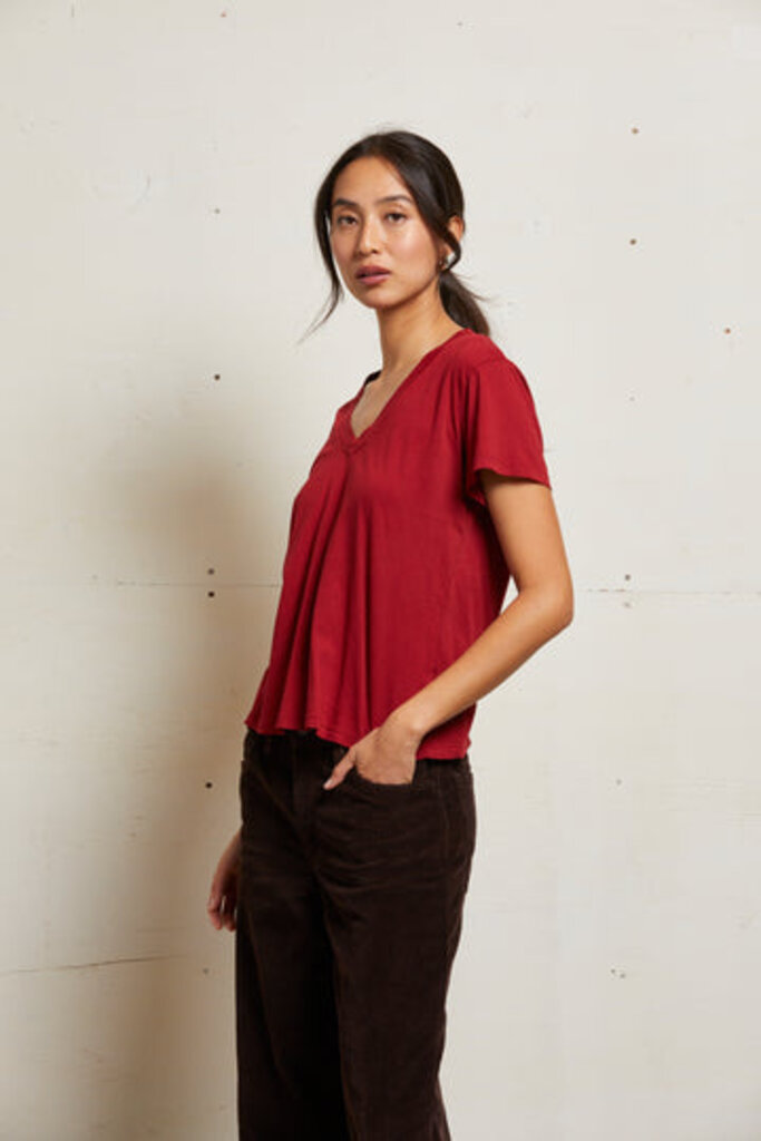 PERFECT WHITE TEE HENDRIX V-NECK TEE IN MAPLE