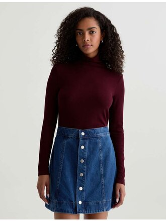 AG CHELS TURTLENECK IN WINERY