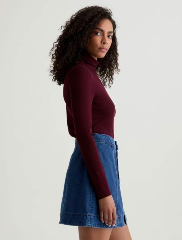 AG CHELS TURTLENECK IN WINERY