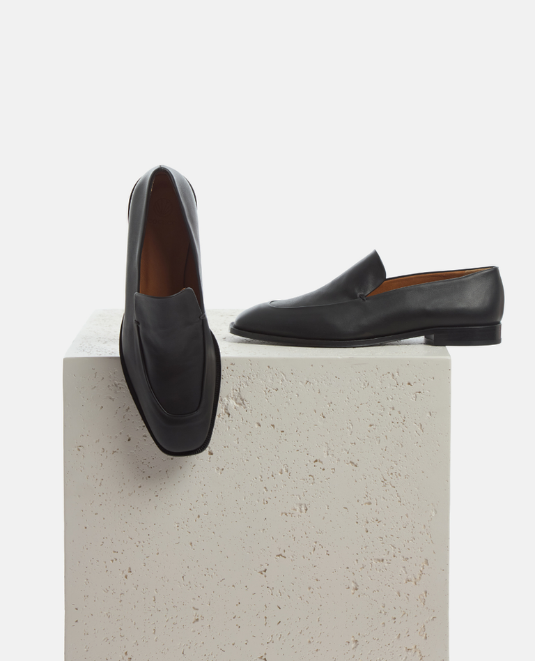 COCLICO JUSTINE LOAFER IN AJAX BLACK