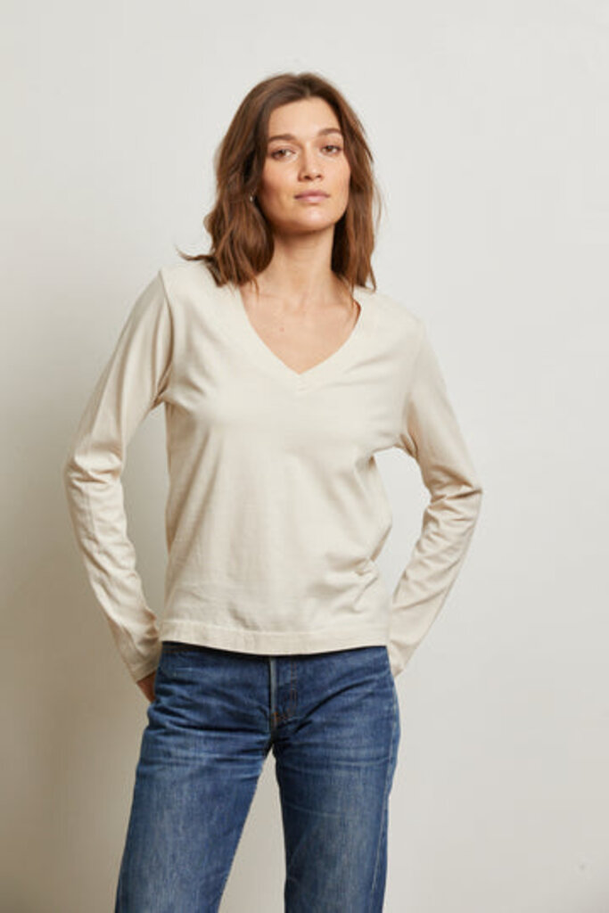 PERFECT WHITE TEE SINATRA RINGSPUN COTTON LONG SLEEVE IN SUGAR