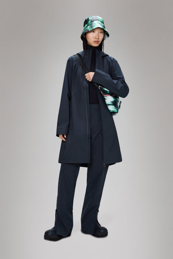 RAINS RAINS SUVA HARDSHELL LONG W JACKET IN NAVY