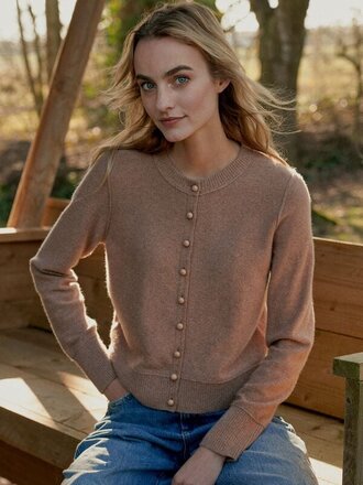 REPEAT CASHMERE CREWNECK CARDIGAN IN CAMEL