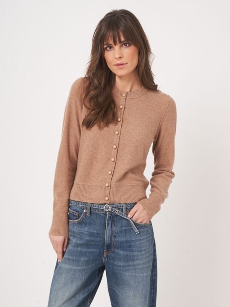 REPEAT CASHMERE CREWNECK CARDIGAN IN CAMEL